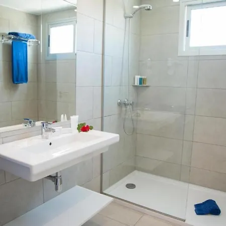 Deluxe With Half Board, Wifi From 250m A Apartment *