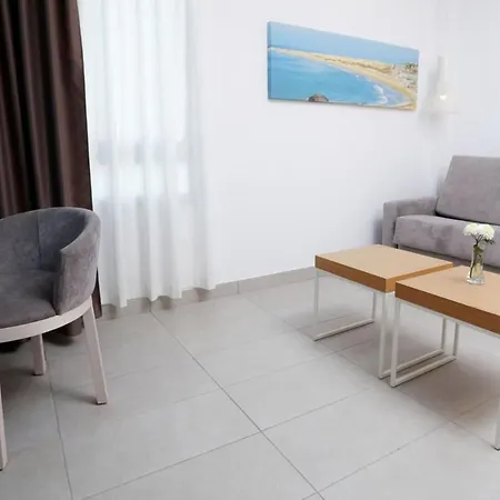 Deluxe With Half Board, Wifi From 250m A Apartment