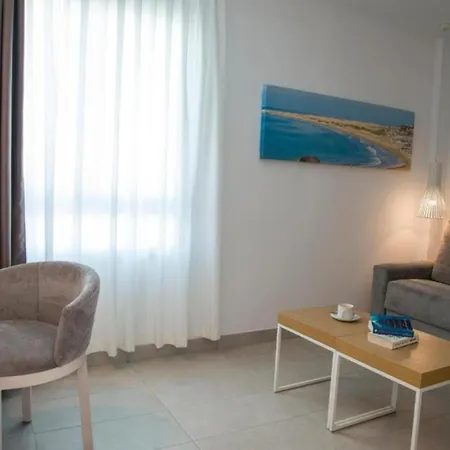 Deluxe With Half Board, Wifi From 250m A Appartamento *
